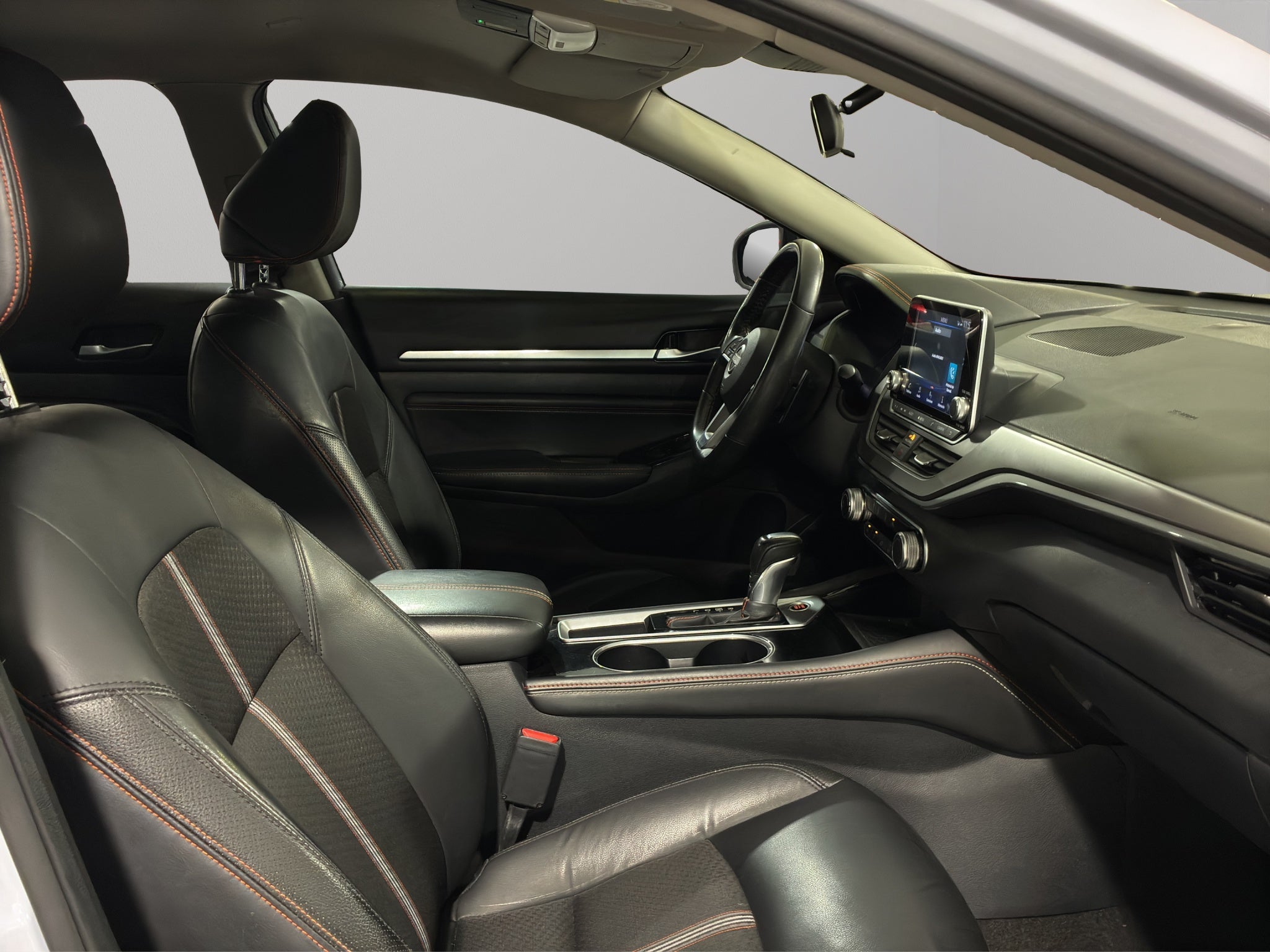 2023 Nissan Altima 4 pts. SR, 2.0T, CVT, a/ac., f. led, alerón, RA-19
