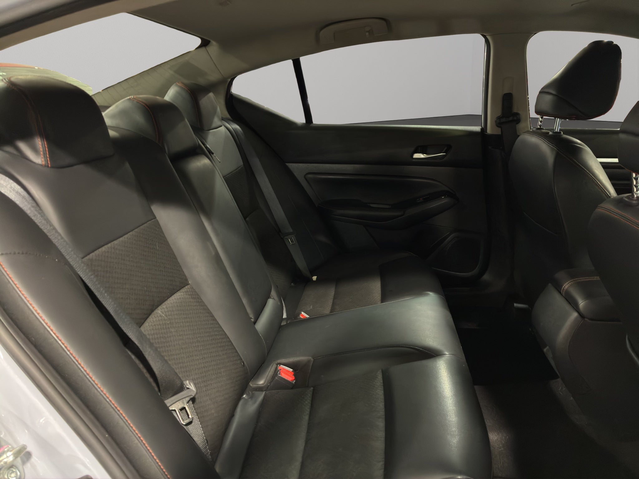 2023 Nissan Altima 4 pts. SR, 2.0T, CVT, a/ac., f. led, alerón, RA-19
