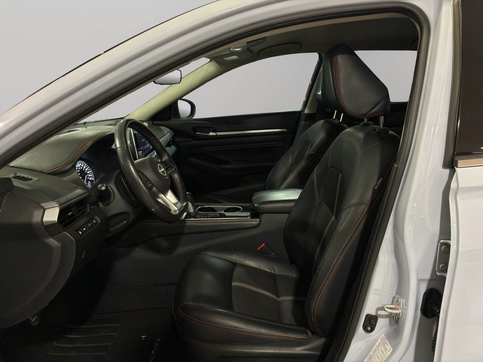 2023 Nissan Altima 4 pts. SR, 2.0T, CVT, a/ac., f. led, alerón, RA-19