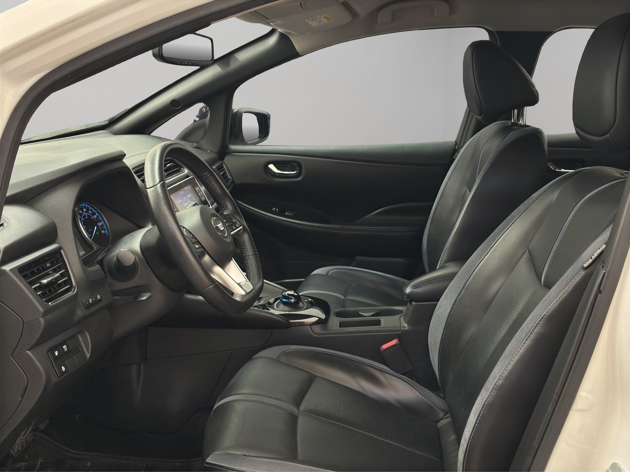 2021 Nissan Leaf 5 pts. HB SL, EV, autonomía 240 km, 40 kWh, piel, RA-17