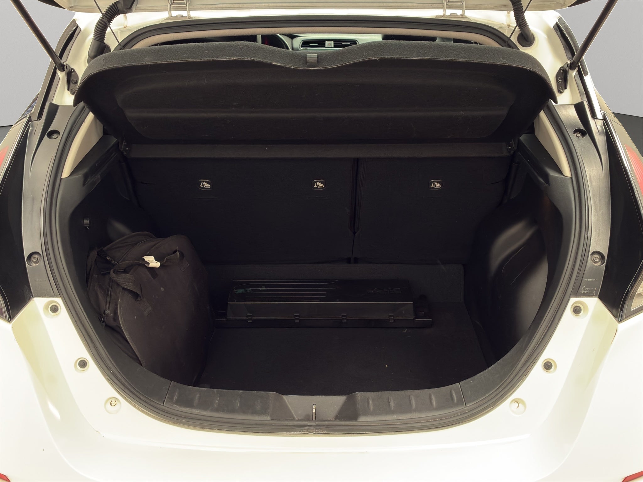 2021 Nissan Leaf 5 pts. HB SL, EV, autonomía 240 km, 40 kWh, piel, RA-17