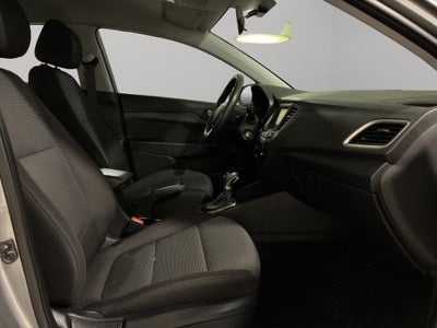 2022 Hyundai Accent 4 pts. GL MID, 1.6l, TM6, a/ac., VE del., cámara reversa, RA-15