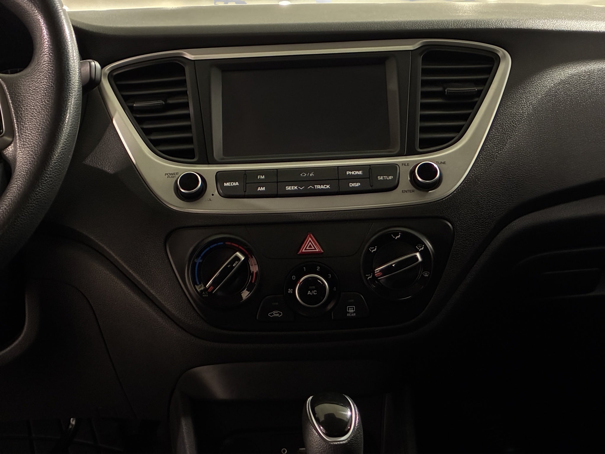 2022 Hyundai Accent 4 pts. GL MID, 1.6l, TM6, a/ac., VE del., cámara reversa, RA-15