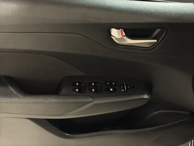 2022 Hyundai Accent 4 pts. GL MID, 1.6l, TM6, a/ac., VE del., cámara reversa, RA-15