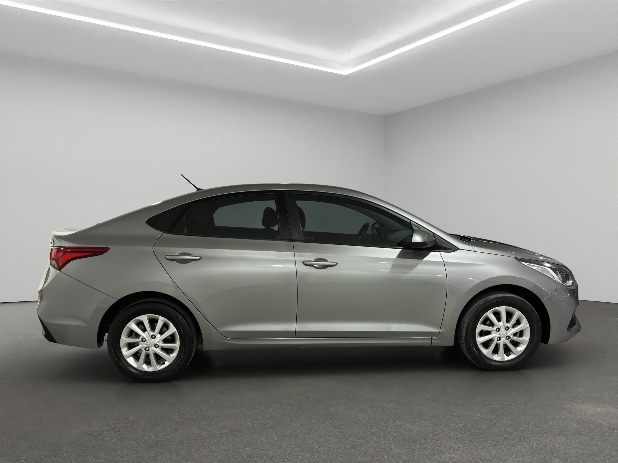 2022 Hyundai Accent 4 pts. GL MID, 1.6l, TM6, a/ac., VE del., cámara reversa, RA-15