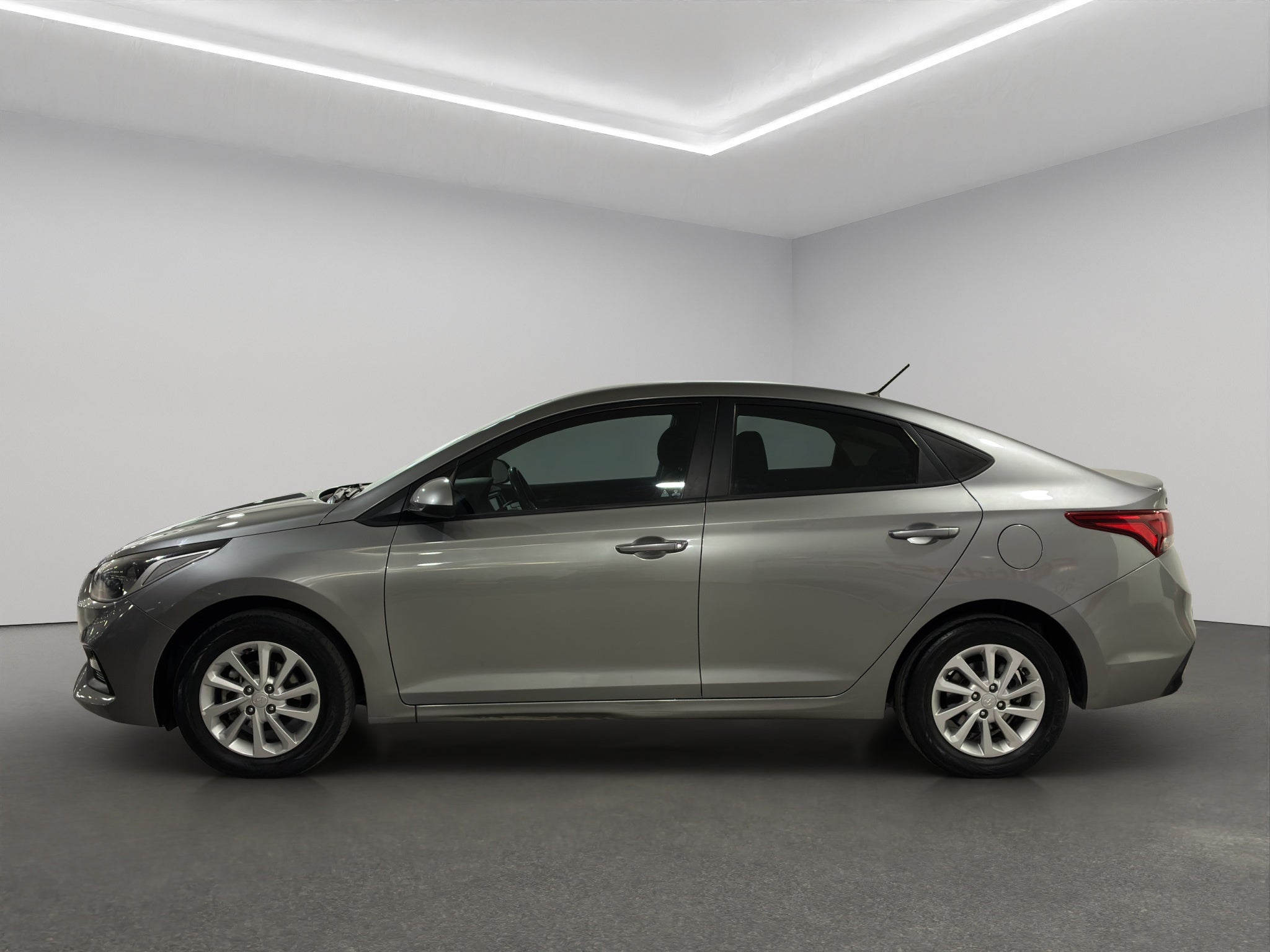 2022 Hyundai Accent 4 pts. GL MID, 1.6l, TM6, a/ac., VE del., cámara reversa, RA-15