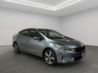 2017 Kia Forte 4 pts. SX, TA, a/ac. Aut., piel, QC, BL, f. niebla, cámara reversa, RA-17 (cambio de línea)