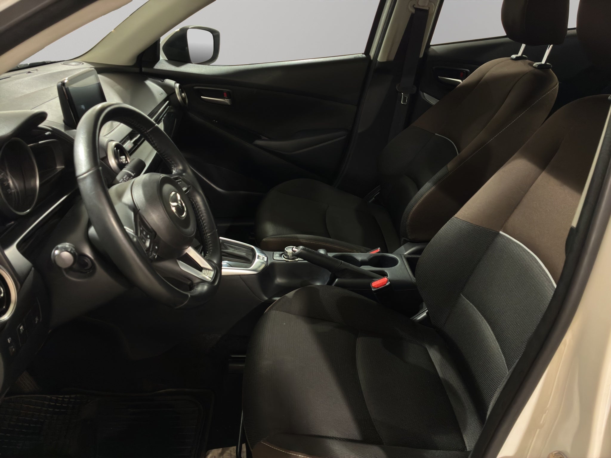 2022 Mazda Mazda 2 4 pts. i Sport, 1.5l, TM6, a/ac., VE, RA-15