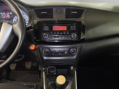 2019 Nissan Sentra 4 pts. Sense, TM6, a/ac., RA-16 (línea anterior)