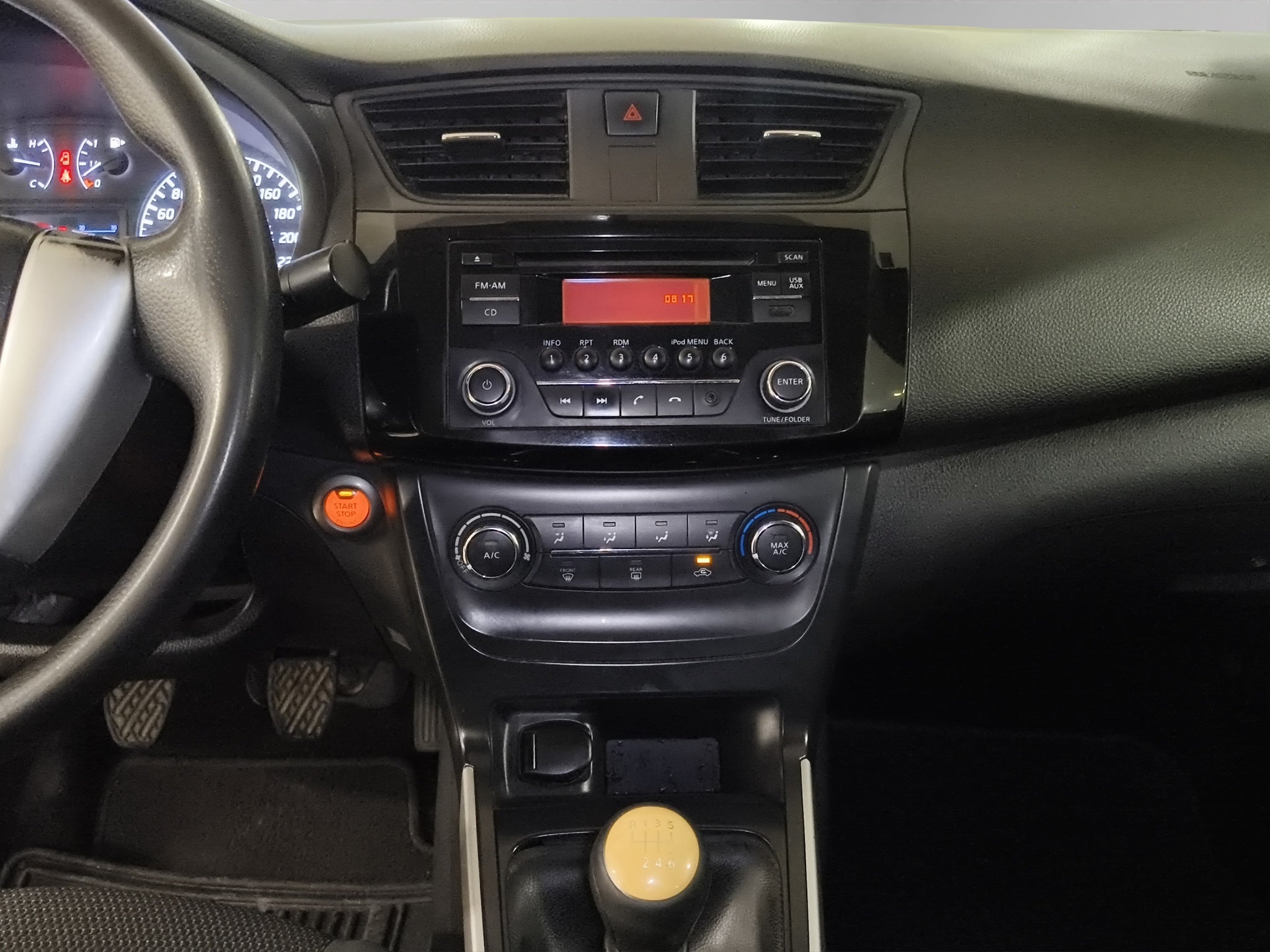 2019 Nissan Sentra 4 pts. Sense, TM6, a/ac., RA-16 (línea anterior)