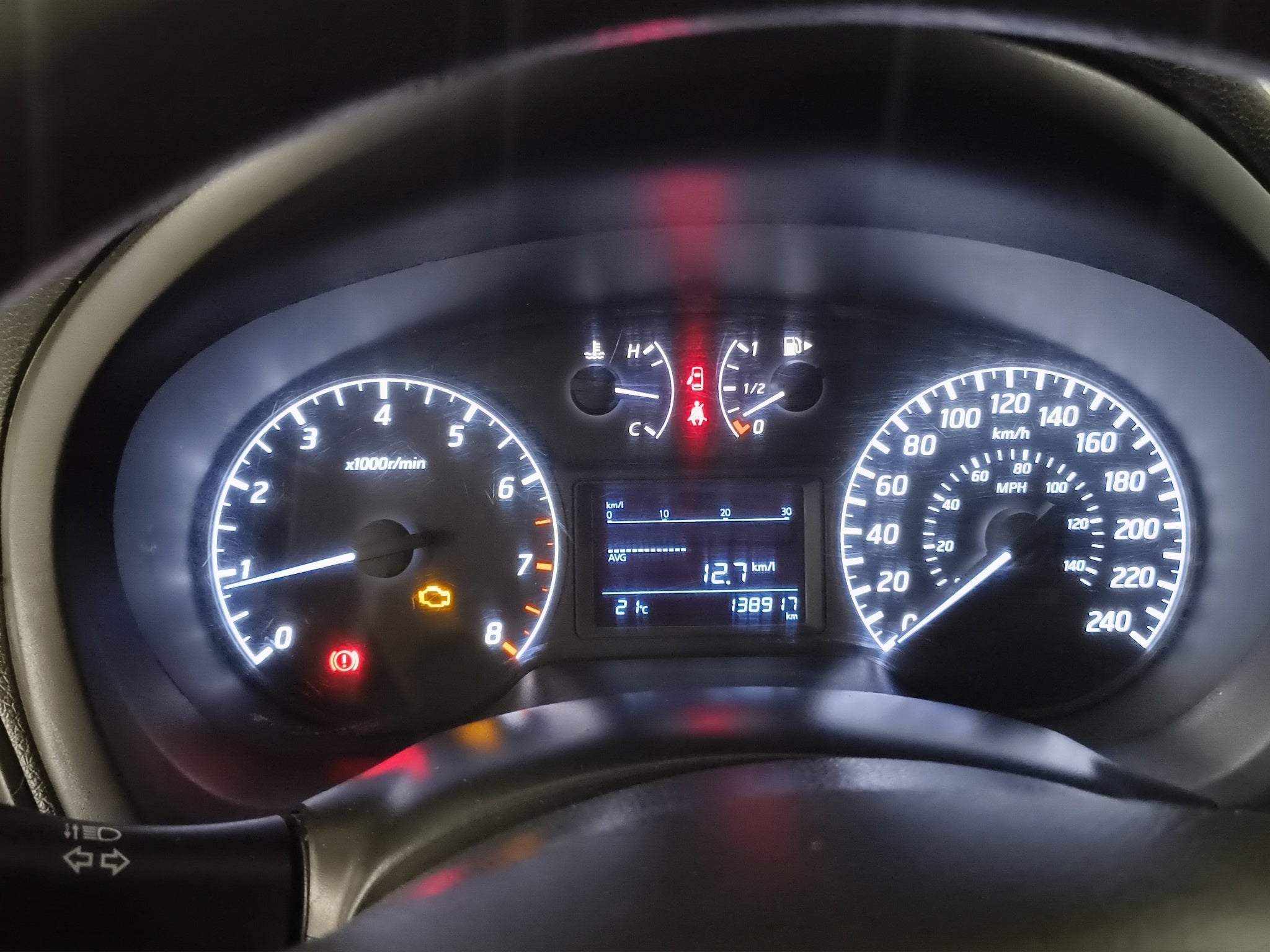 2019 Nissan Sentra 4 pts. Sense, TM6, a/ac., RA-16 (línea anterior)