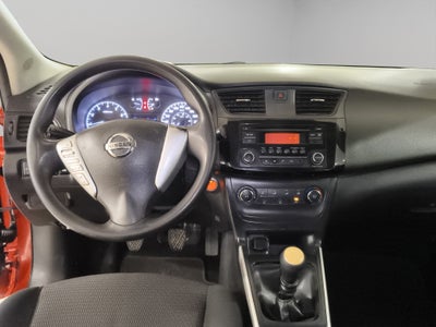 2019 Nissan Sentra 4 pts. Sense, TM6, a/ac., RA-16 (línea anterior)