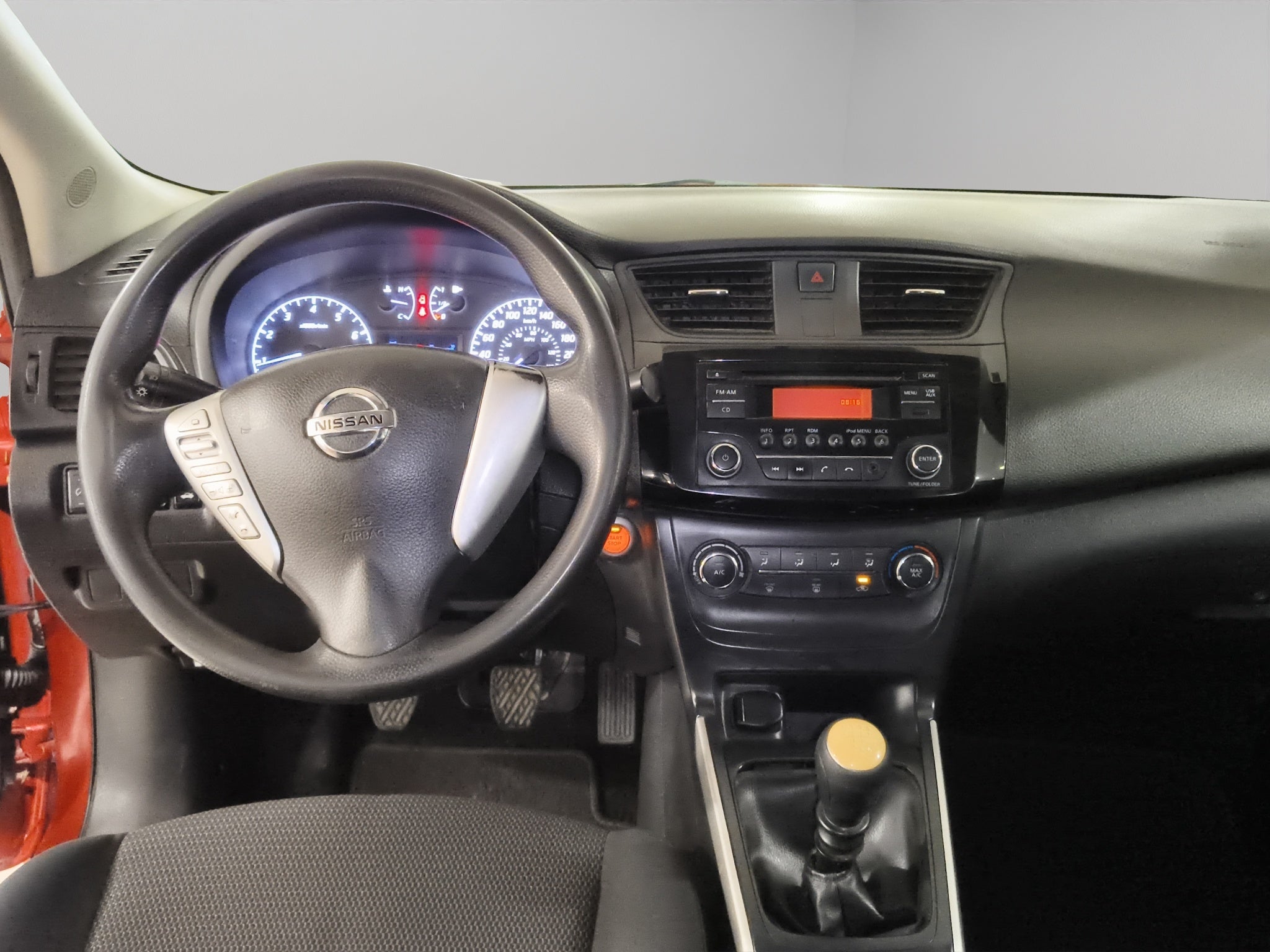 2019 Nissan Sentra 4 pts. Sense, TM6, a/ac., RA-16 (línea anterior)
