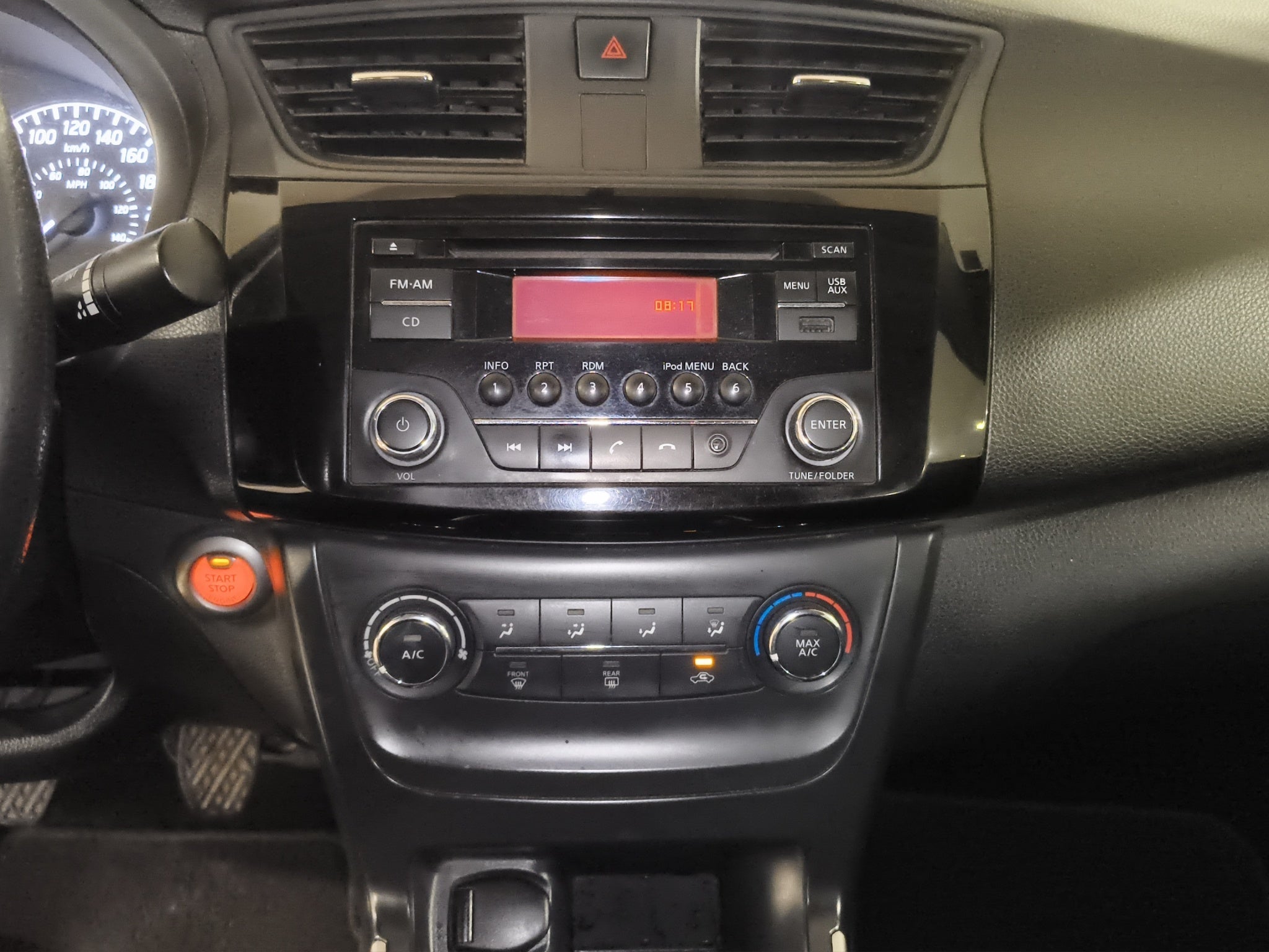 2019 Nissan Sentra 4 pts. Sense, TM6, a/ac., RA-16 (línea anterior)