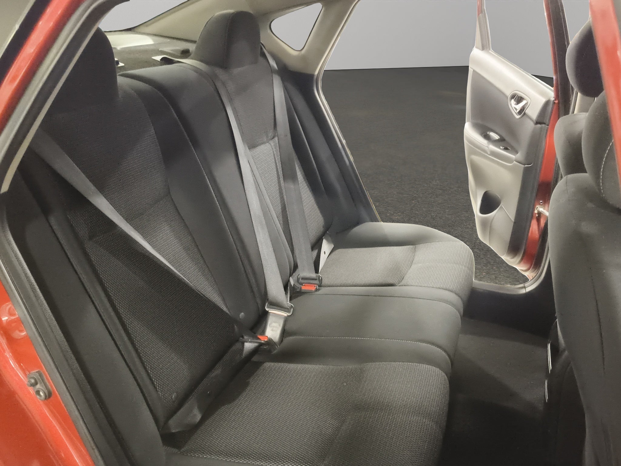 2019 Nissan Sentra 4 pts. Sense, TM6, a/ac., RA-16 (línea anterior)