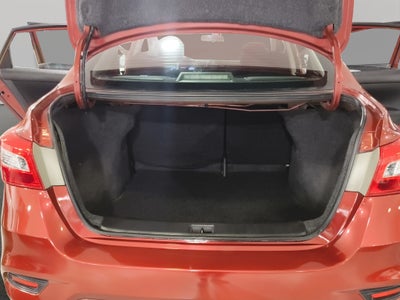 2019 Nissan Sentra 4 pts. Sense, TM6, a/ac., RA-16 (línea anterior)