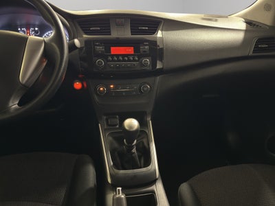 2019 Nissan Sentra 4 pts. Sense, TM6, a/ac., RA-16 (línea anterior)
