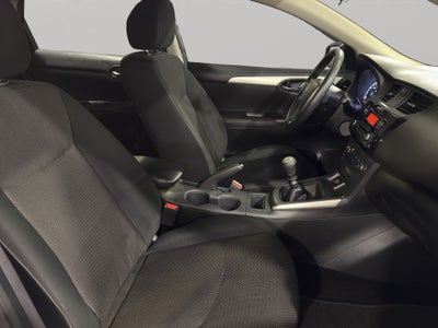 2019 Nissan Sentra 4 pts. Sense, TM6, a/ac., RA-16 (línea anterior)