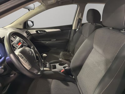 2019 Nissan Sentra 4 pts. Sense, TM6, a/ac., RA-16 (línea anterior)