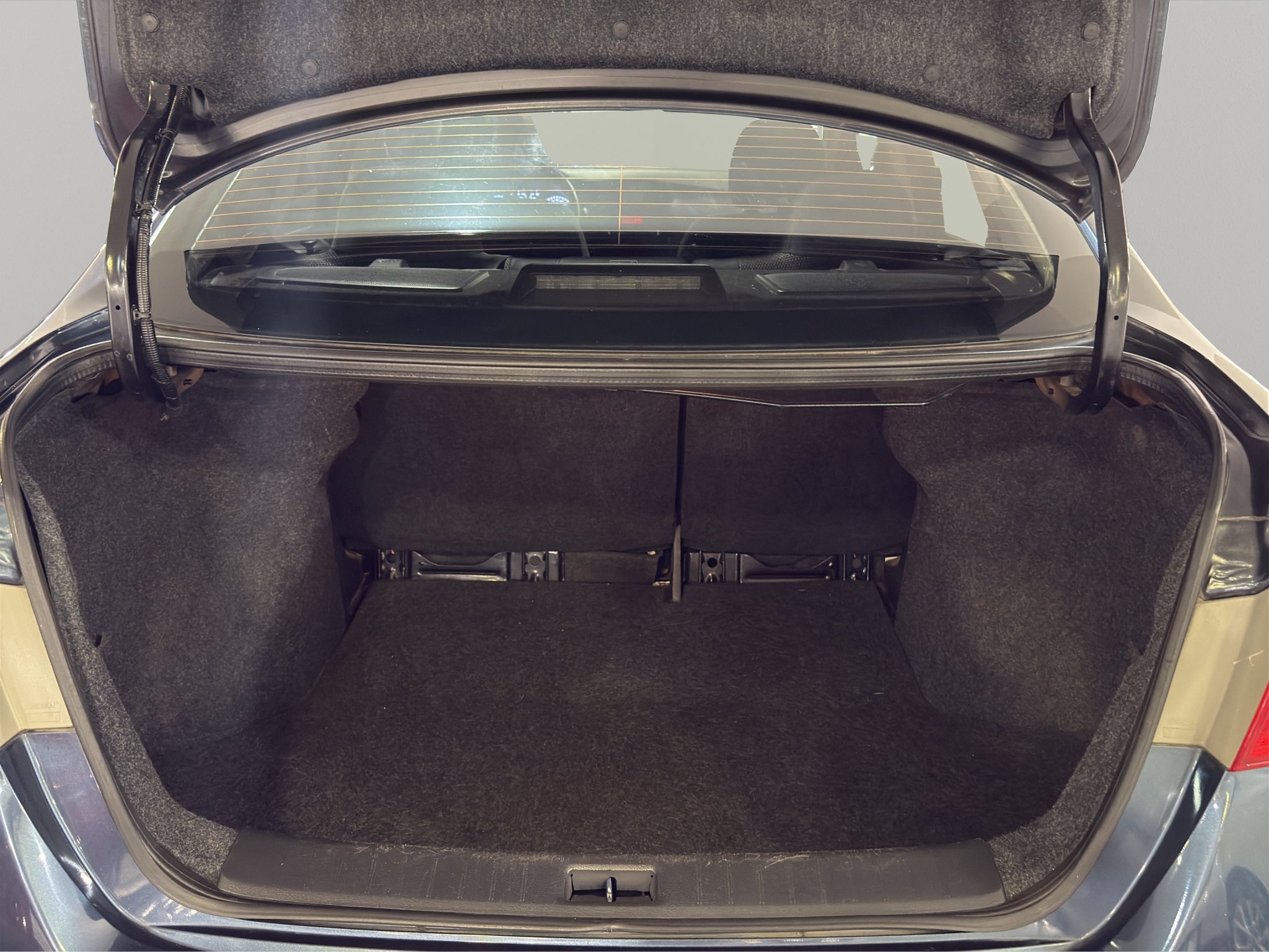 2019 Nissan Sentra 4 pts. Sense, TM6, a/ac., RA-16 (línea anterior)