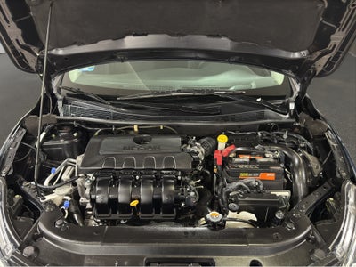 2019 Nissan Sentra 4 pts. Sense, TM6, a/ac., RA-16 (línea anterior)