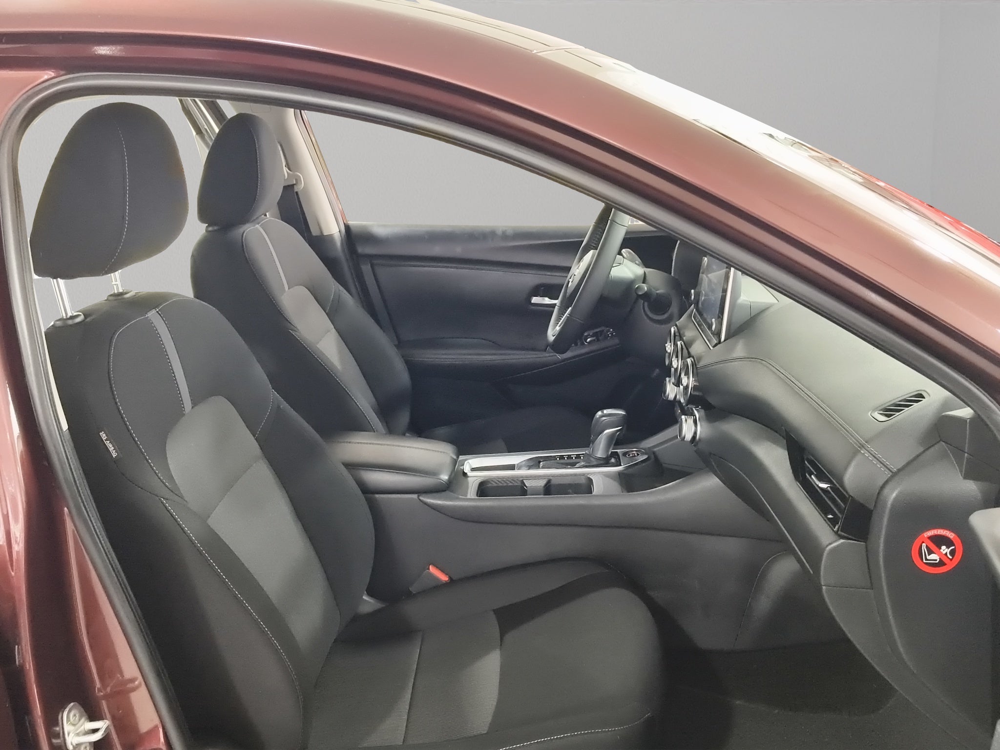 2024 Nissan Sentra 4 pts. Advance, TM6, a/ac., f. niebla, RA-16