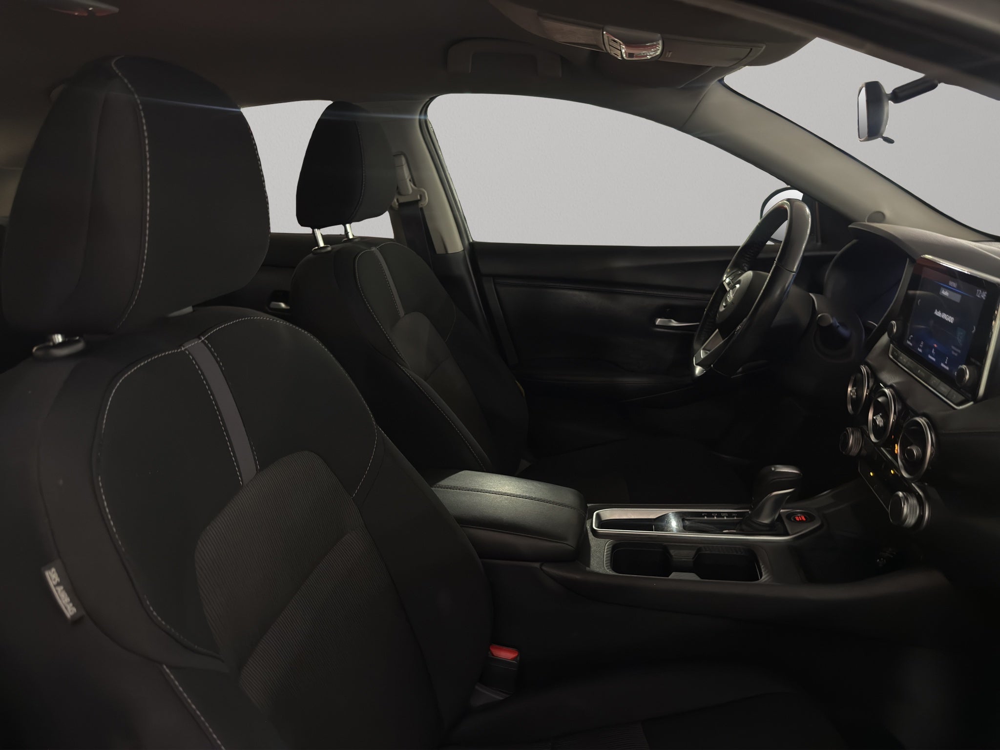 2022 Nissan Sentra 4 pts. Advance, TM6, a/ac., f. niebla, RA-16