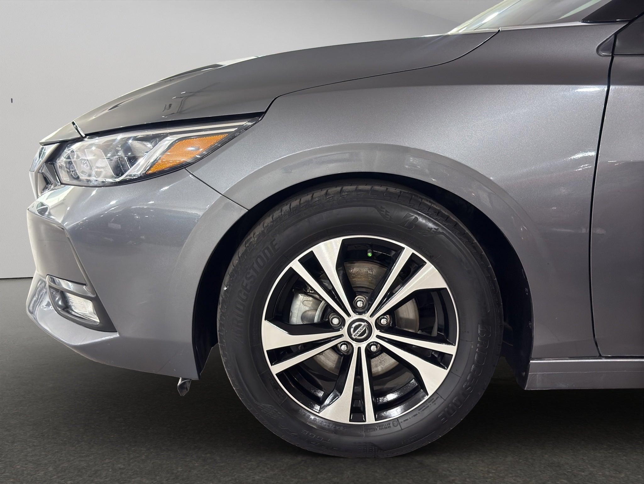 2022 Nissan Sentra 4 pts. Advance, TM6, a/ac., f. niebla, RA-16