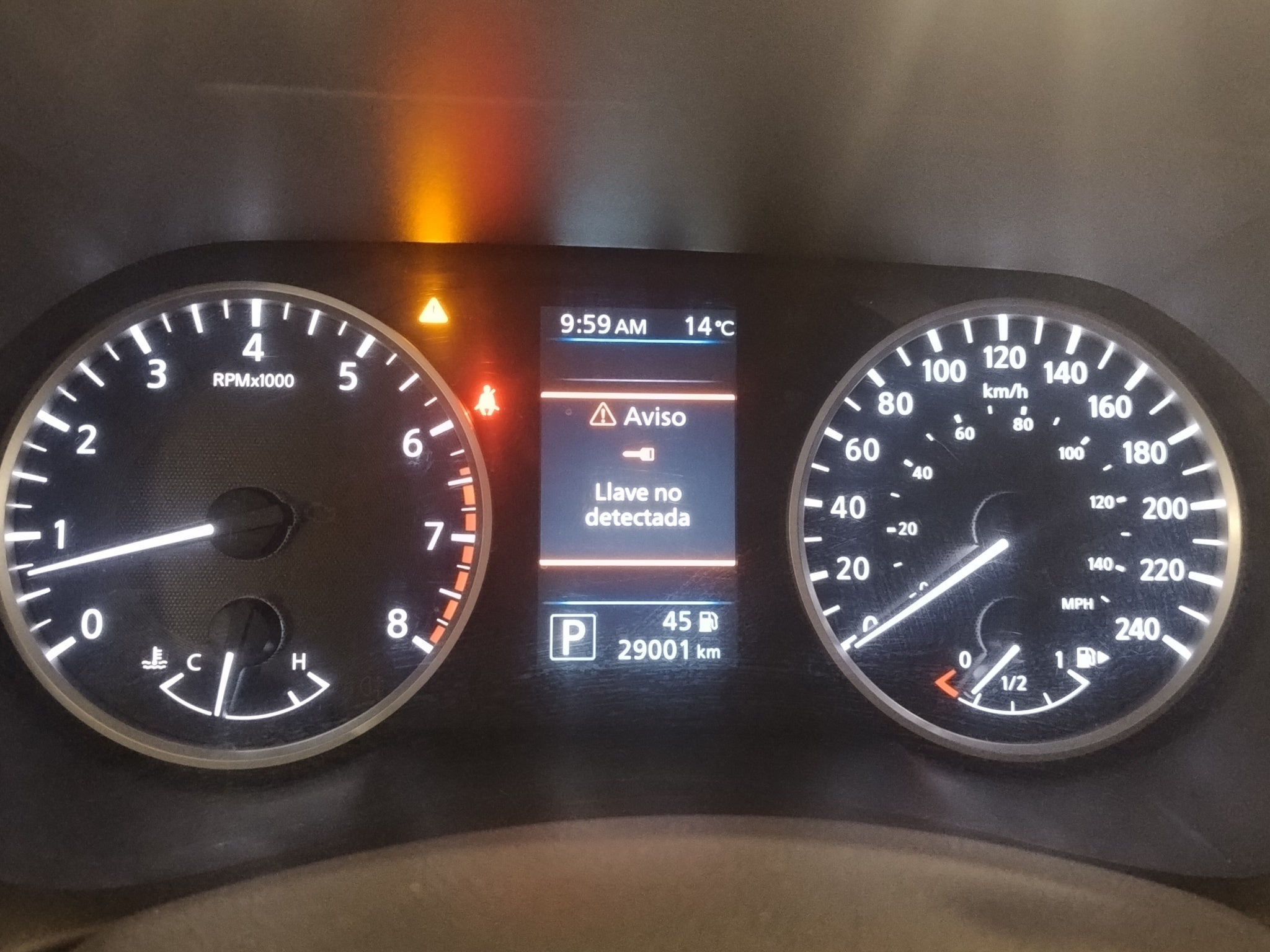 2023 Nissan Sentra 4 pts. Advance, TM6, a/ac., f. niebla, RA-16