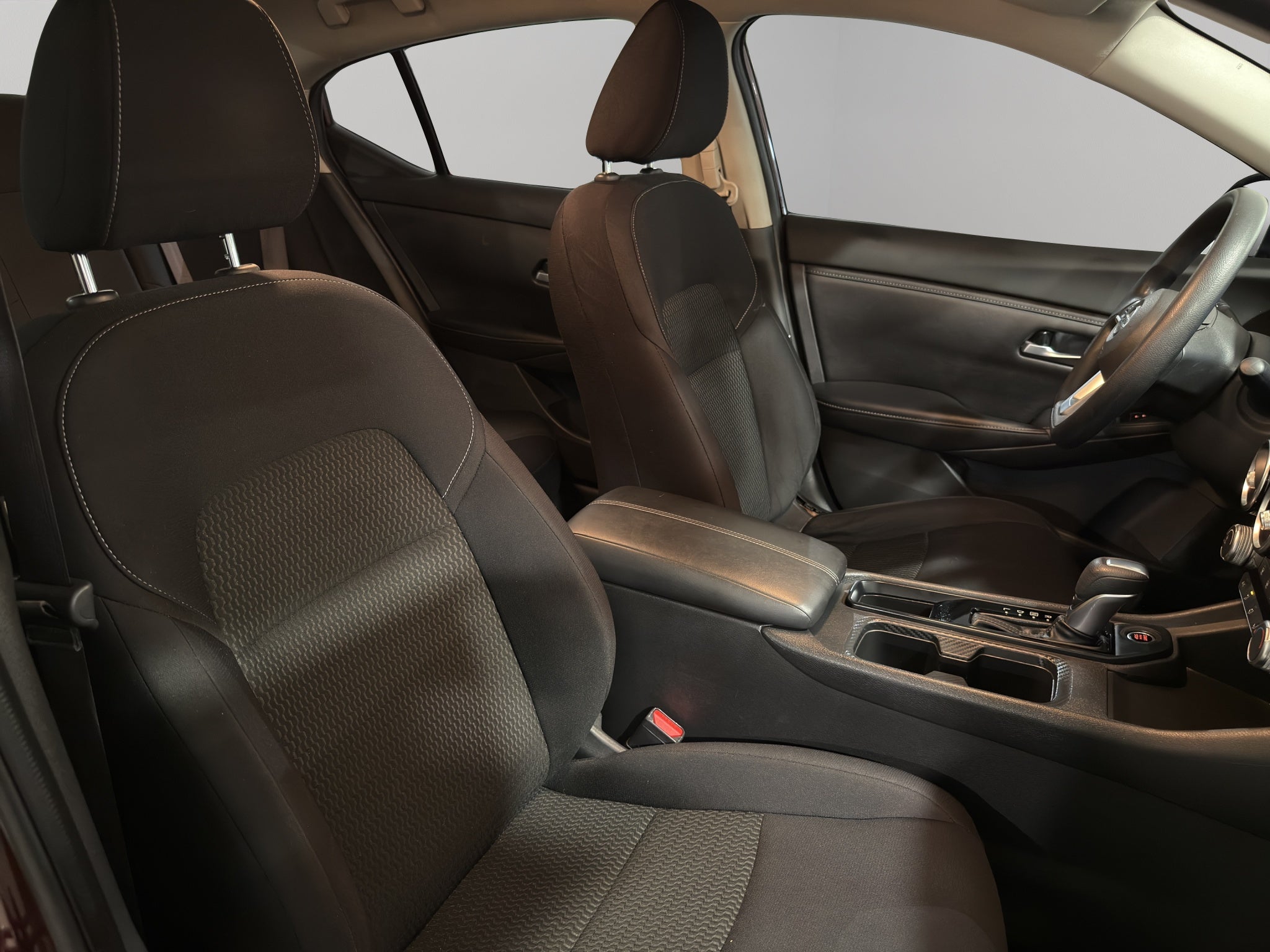 2022 Nissan Sentra 4 pts. Sense, TM6, a/ac., RA-16