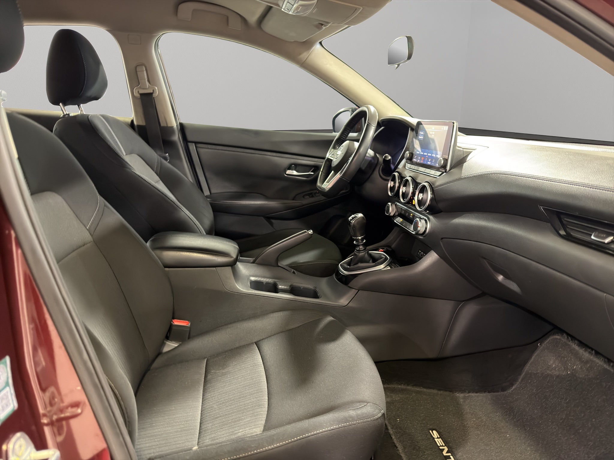 2023 Nissan Sentra 4 pts. Advance, TM6, a/ac., f. niebla, RA-16