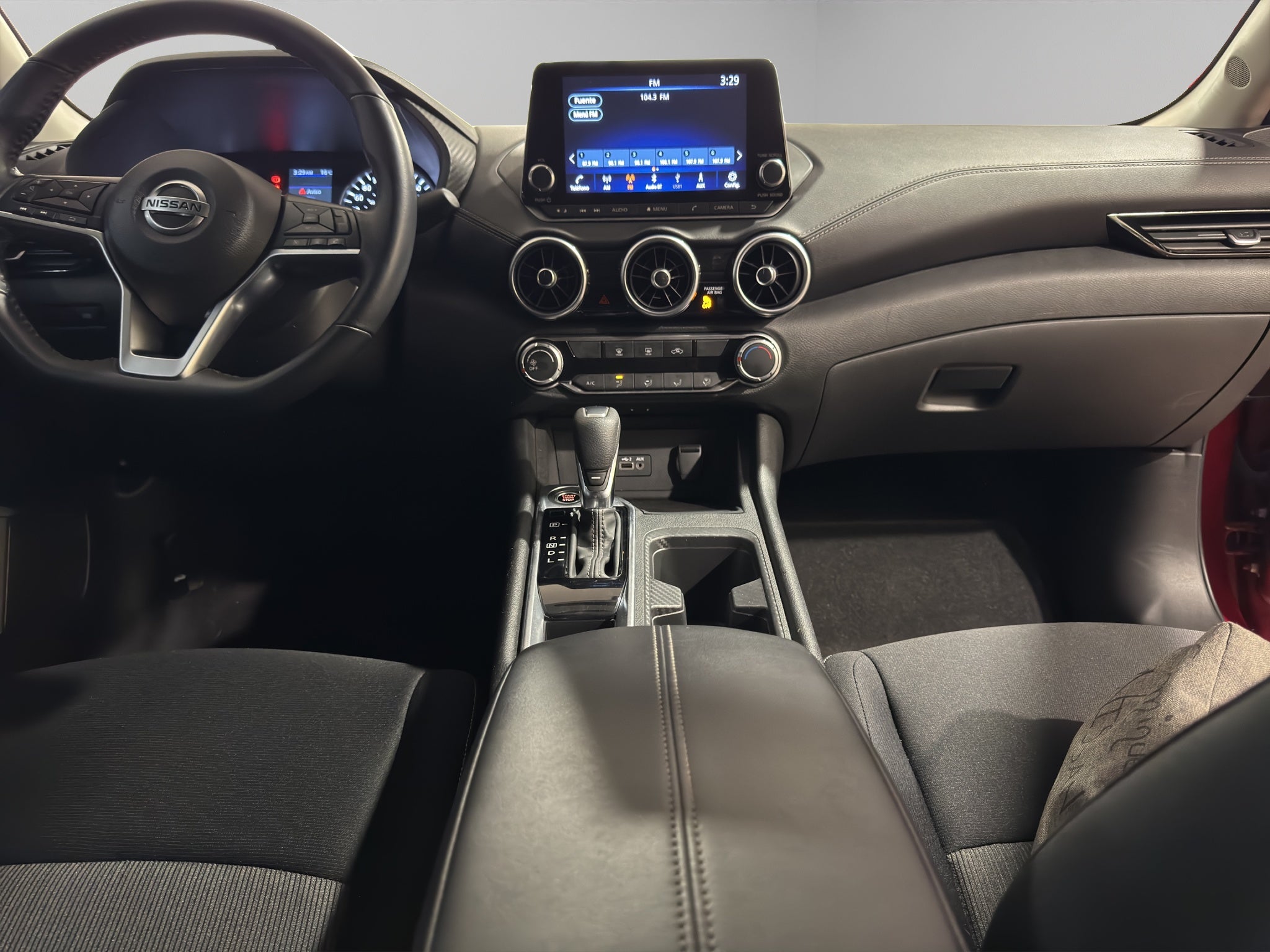 2023 Nissan Sentra 4 pts. Advance, TM6, a/ac., f. niebla, RA-16