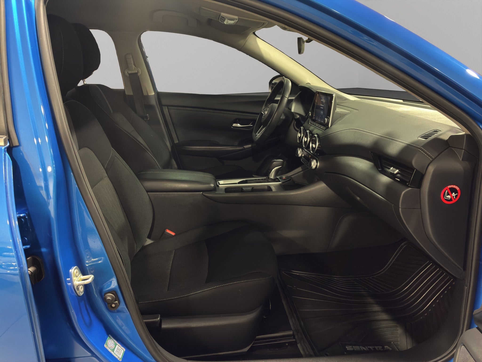 2025 Nissan Sentra 4 pts. Advance, TM6, a/ac., f. niebla, RA-16 (línea anterior)