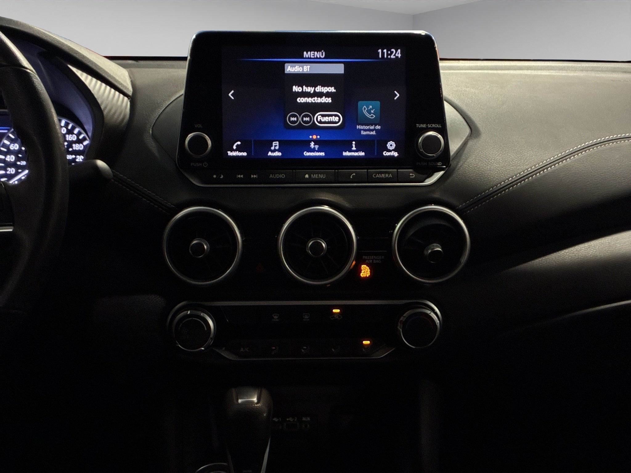 2025 Nissan Sentra 4 pts. Advance, TM6, a/ac., f. niebla, RA-16 (línea anterior)