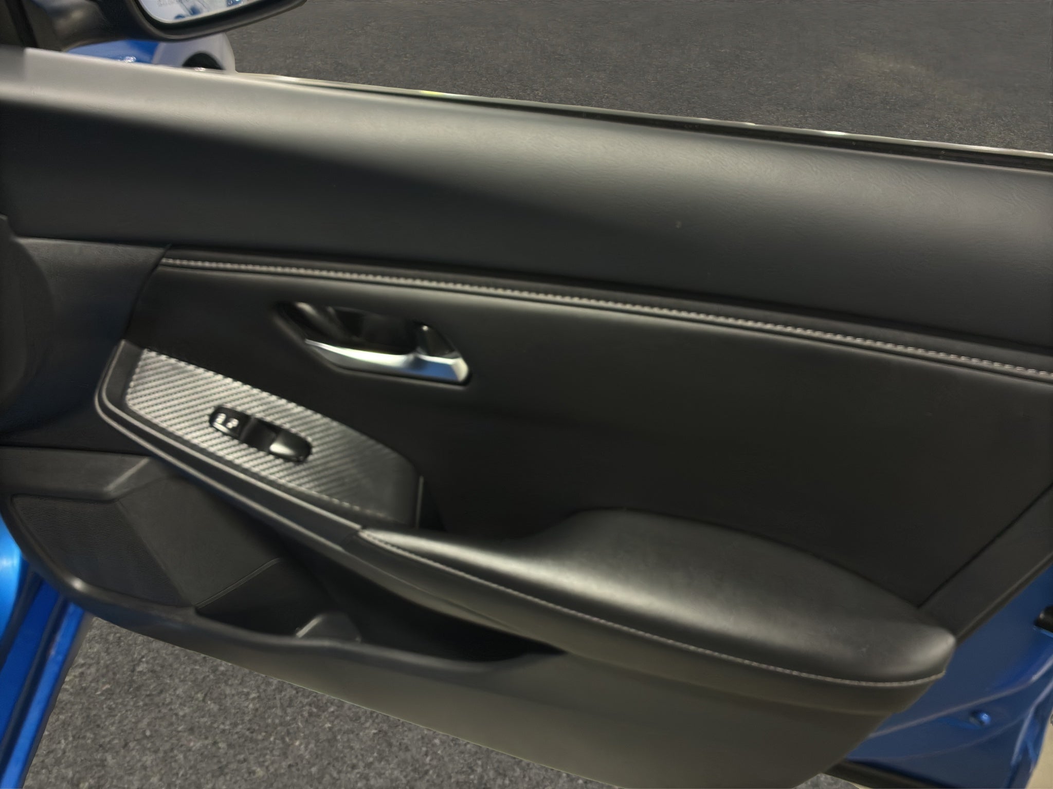 2025 Nissan Sentra 4 pts. Advance, TM6, a/ac., f. niebla, RA-16 (línea anterior)