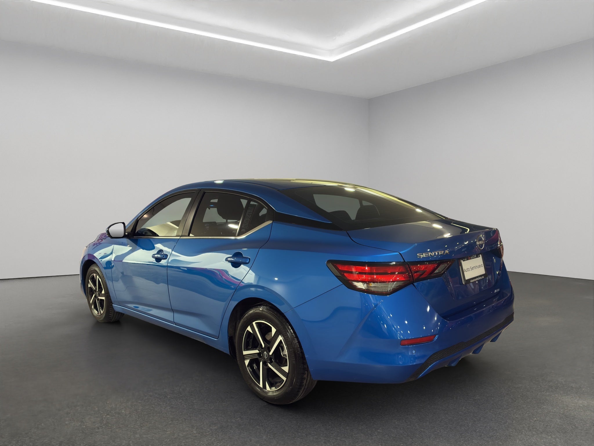 2025 Nissan Sentra 4 pts. Advance, TM6, a/ac., f. niebla, RA-16 (línea anterior)
