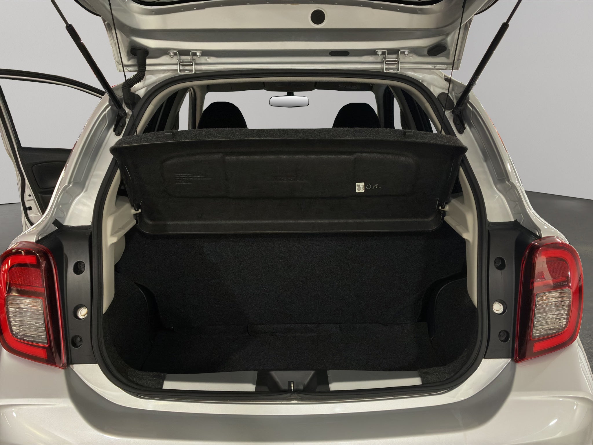 2023 Nissan March 5 pts. HB Sense, TM5, a/ac., R-14