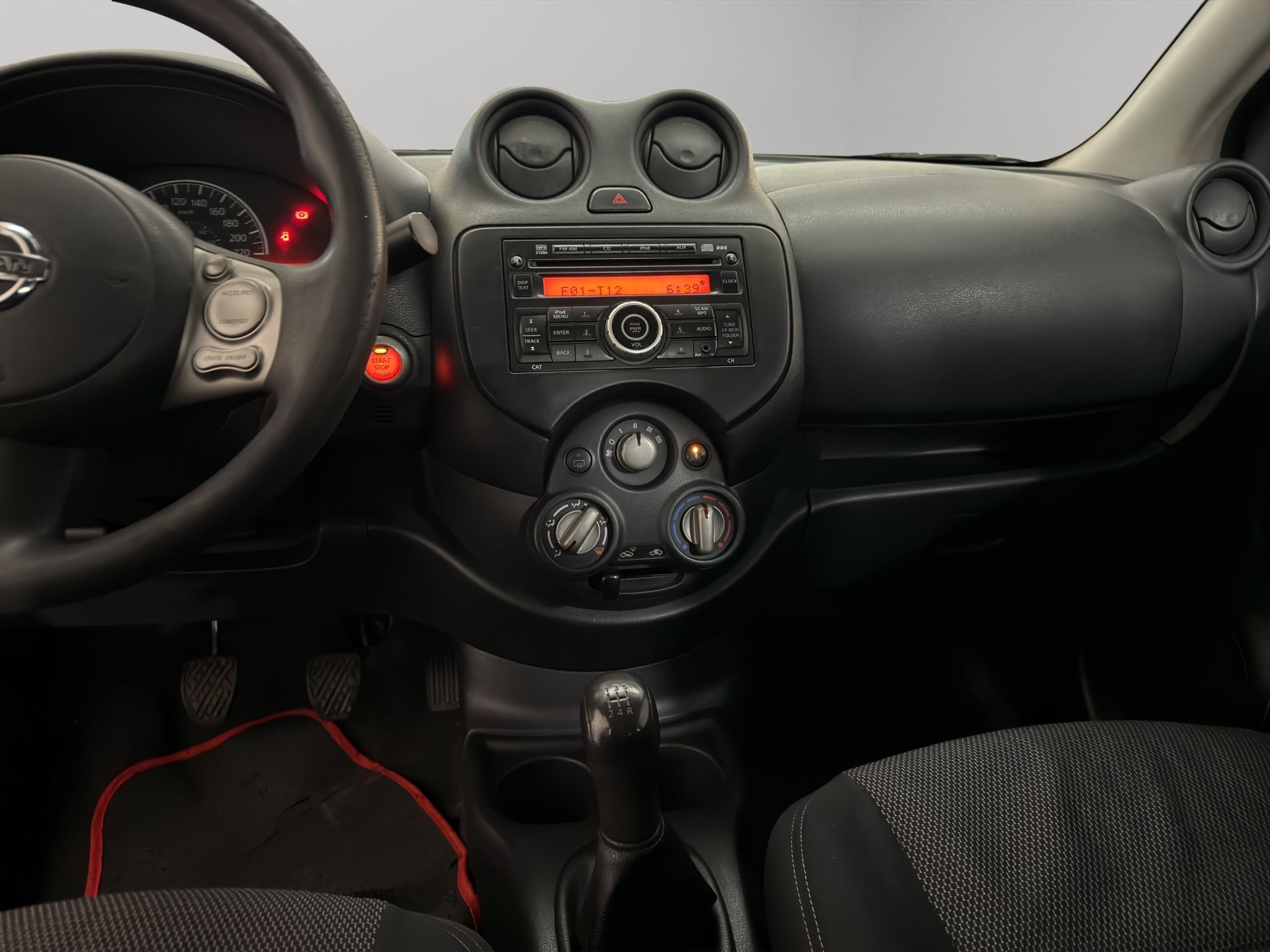 2015 Nissan Versa 4 pts. Sense, TM5, a/ac., VE