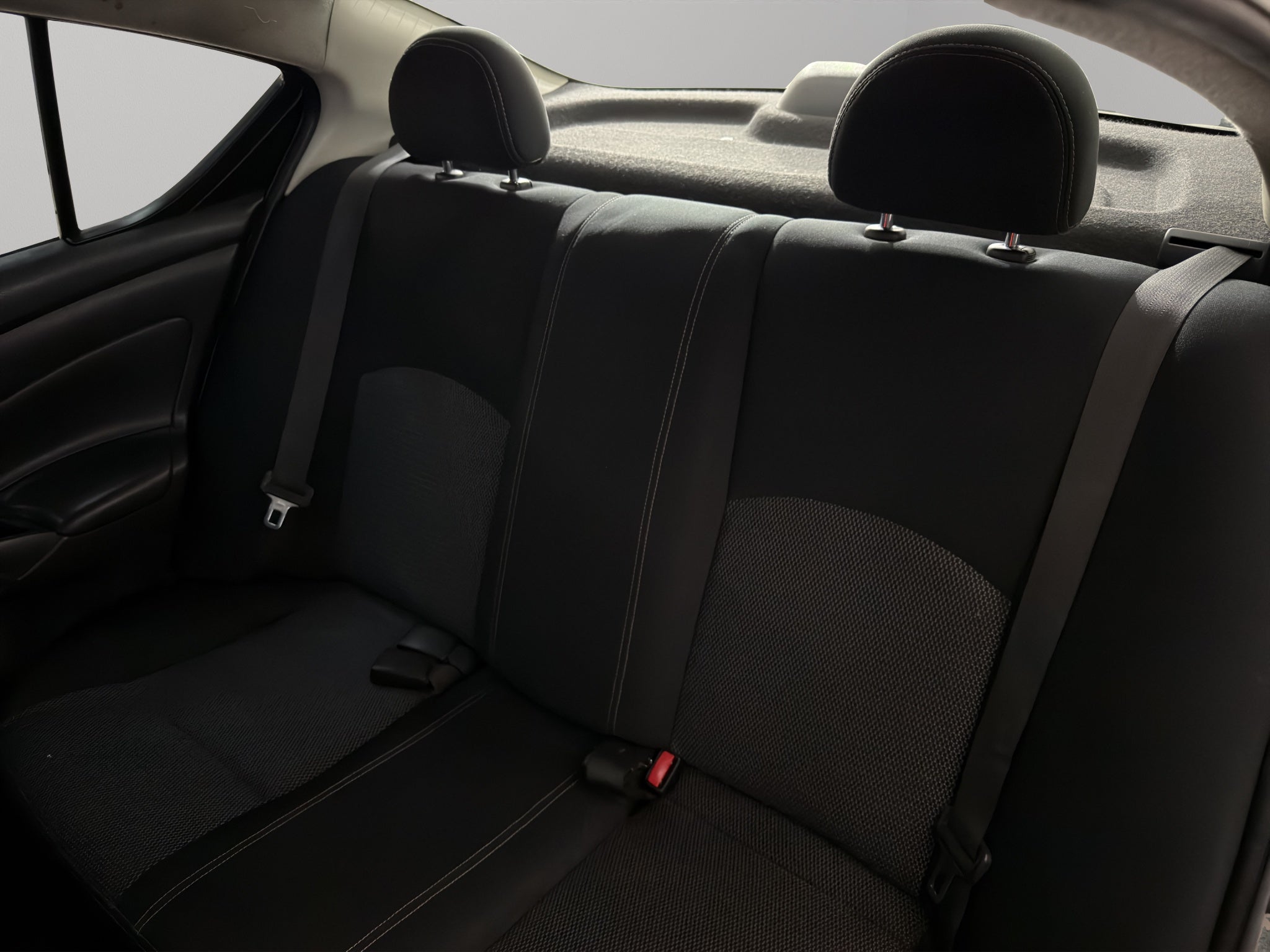 2015 Nissan Versa 4 pts. Sense, TM5, a/ac., VE