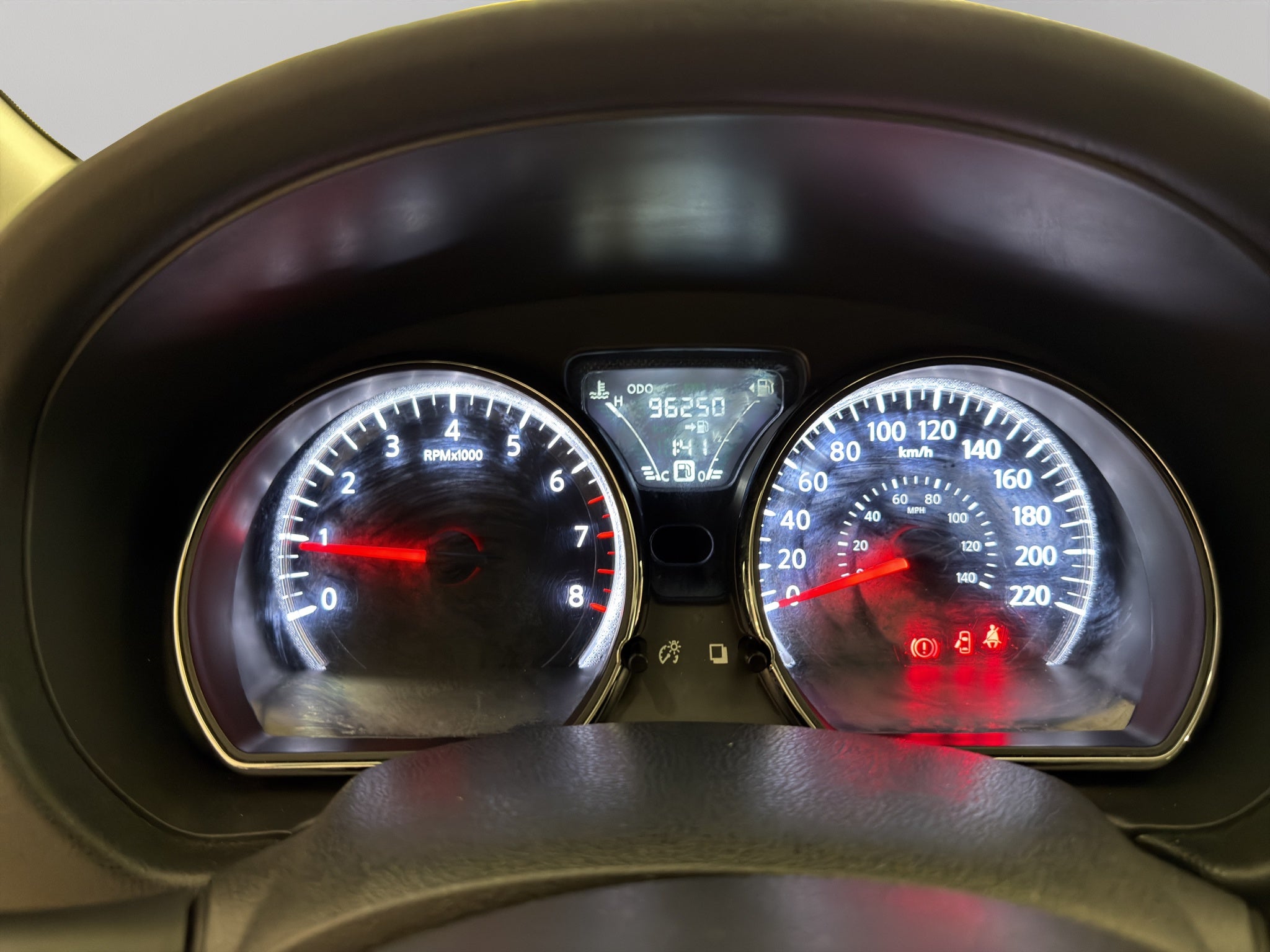 2019 Nissan Versa 4 pts. Advance, TM5, a/ac., VE, f. niebla, RA-16 (línea anterior)