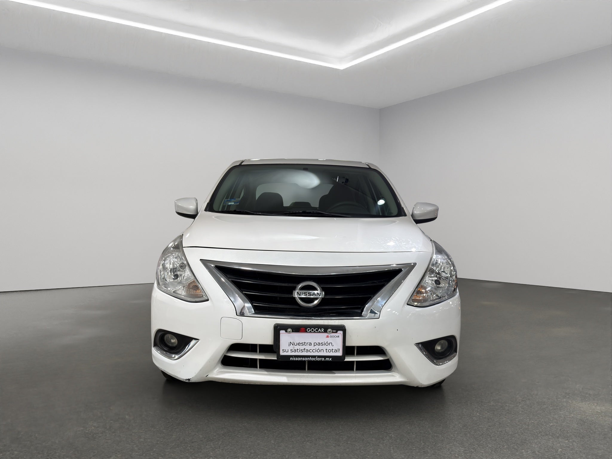 2019 Nissan Versa 4 pts. Advance, TM5, a/ac., VE, f. niebla, RA-16 (línea anterior)