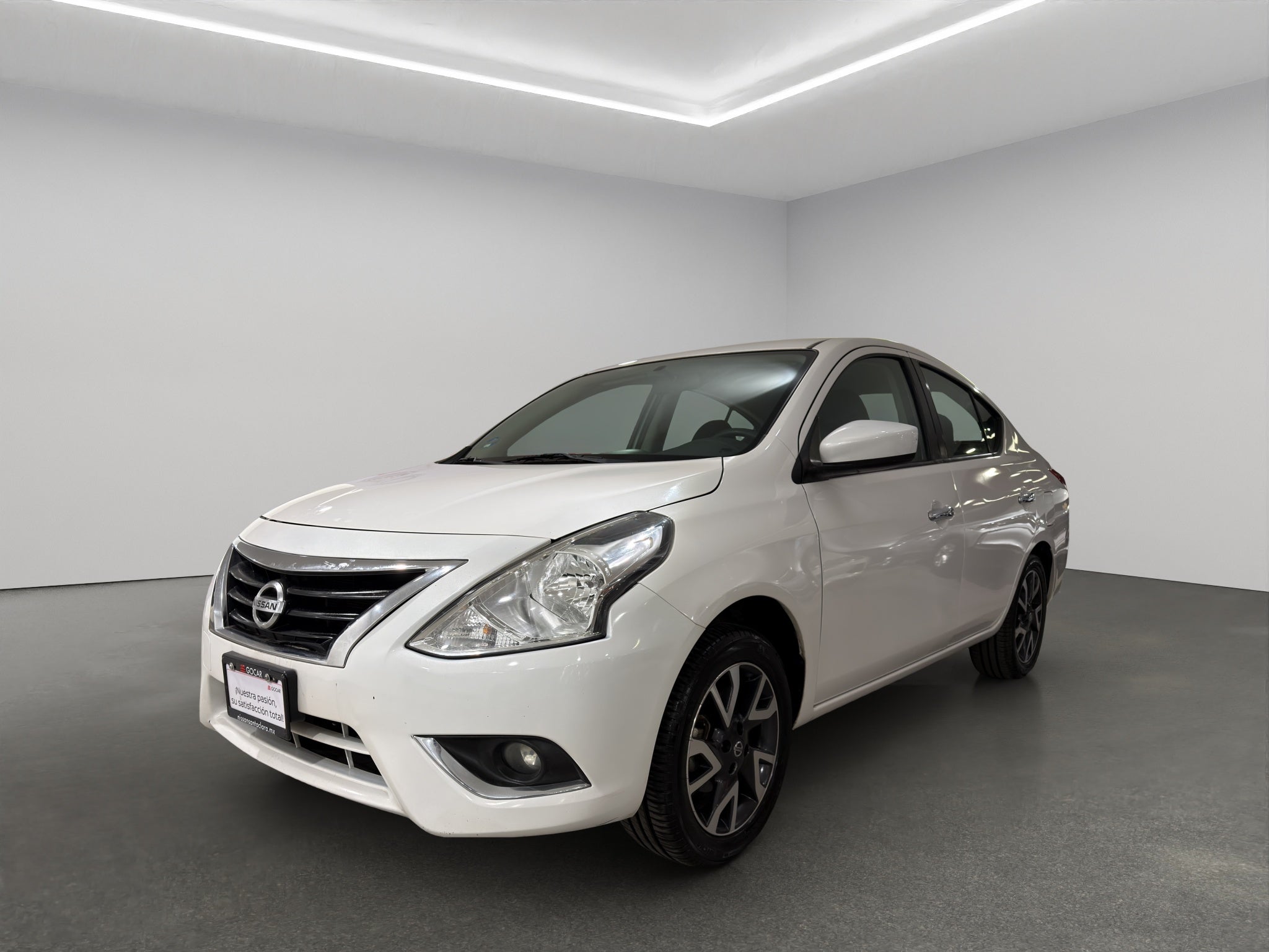 2019 Nissan Versa 4 pts. Advance, TM5, a/ac., VE, f. niebla, RA-16 (línea anterior)
