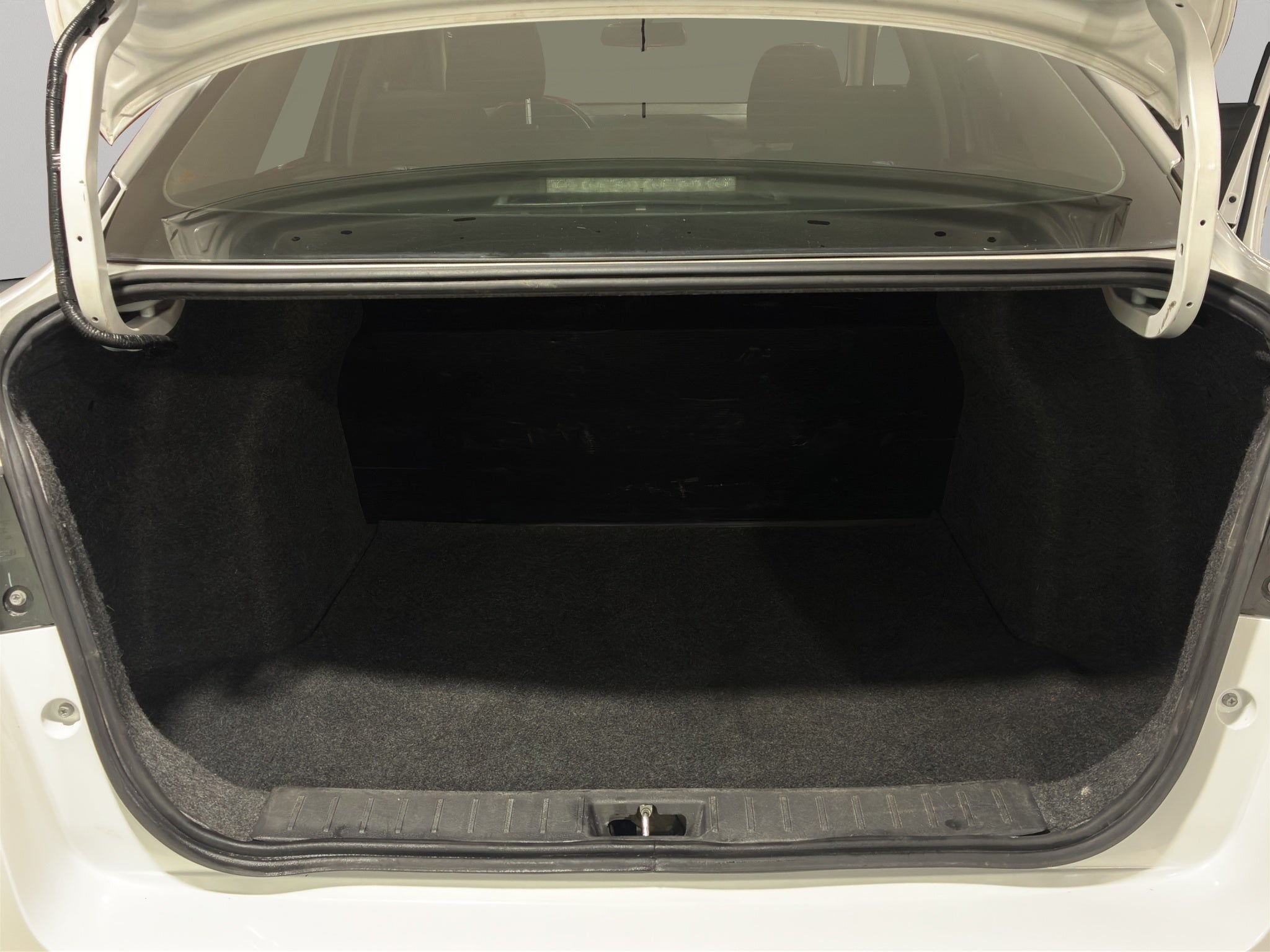 2024 Nissan Versa 4 pts. Sense, TM5, a/ac., R-15