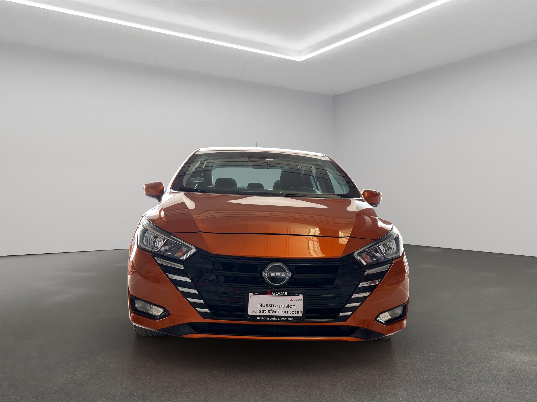 2023 Nissan Versa 4 pts. Advance, TM5, a/ac., f. niebla, RA-16 (cambio de línea)