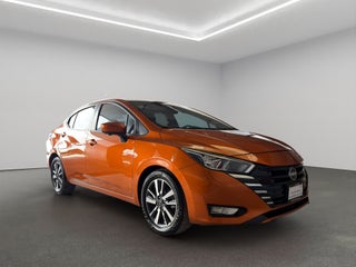 2023 Nissan Versa 4 pts. Advance, TM5, a/ac., f. niebla, RA-16 (cambio de línea)