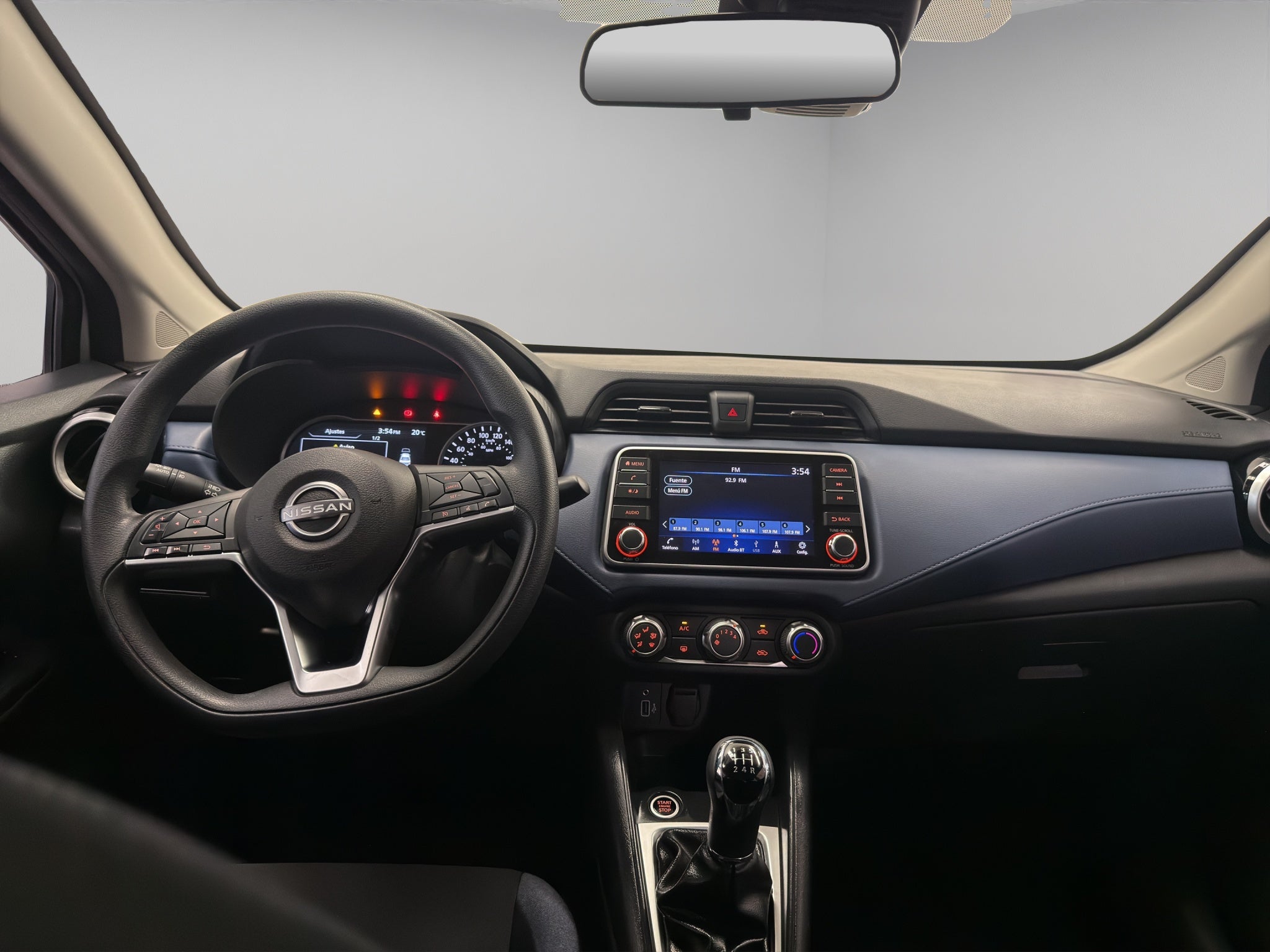 2025 Nissan Versa 4 pts. Advance, TM5, a/ac., f. niebla, RA-16 (línea anterior)