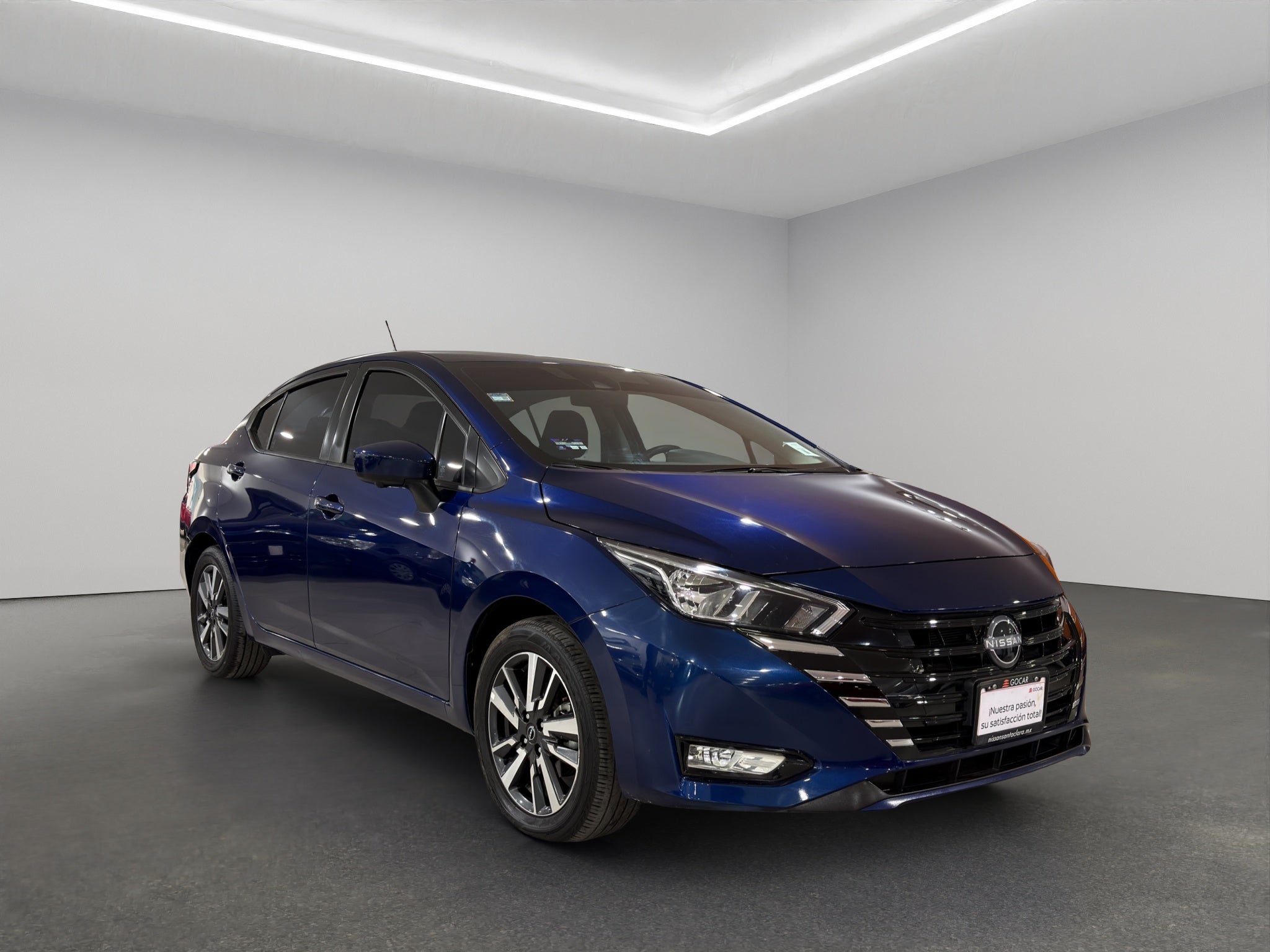 2025 Nissan Versa 4 pts. Advance, TM5, a/ac., f. niebla, RA-16