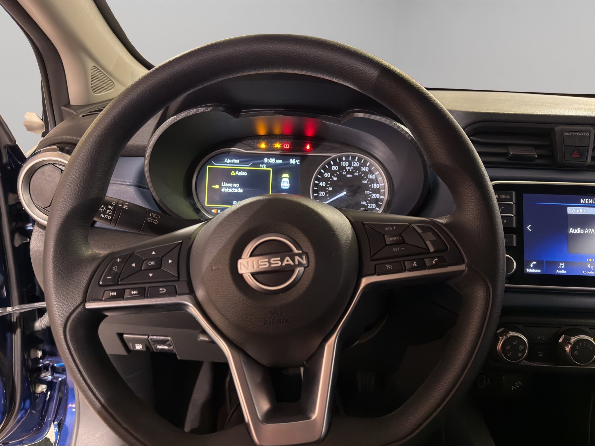 2025 Nissan Versa 4 pts. Advance, TM5, a/ac., f. niebla, RA-16