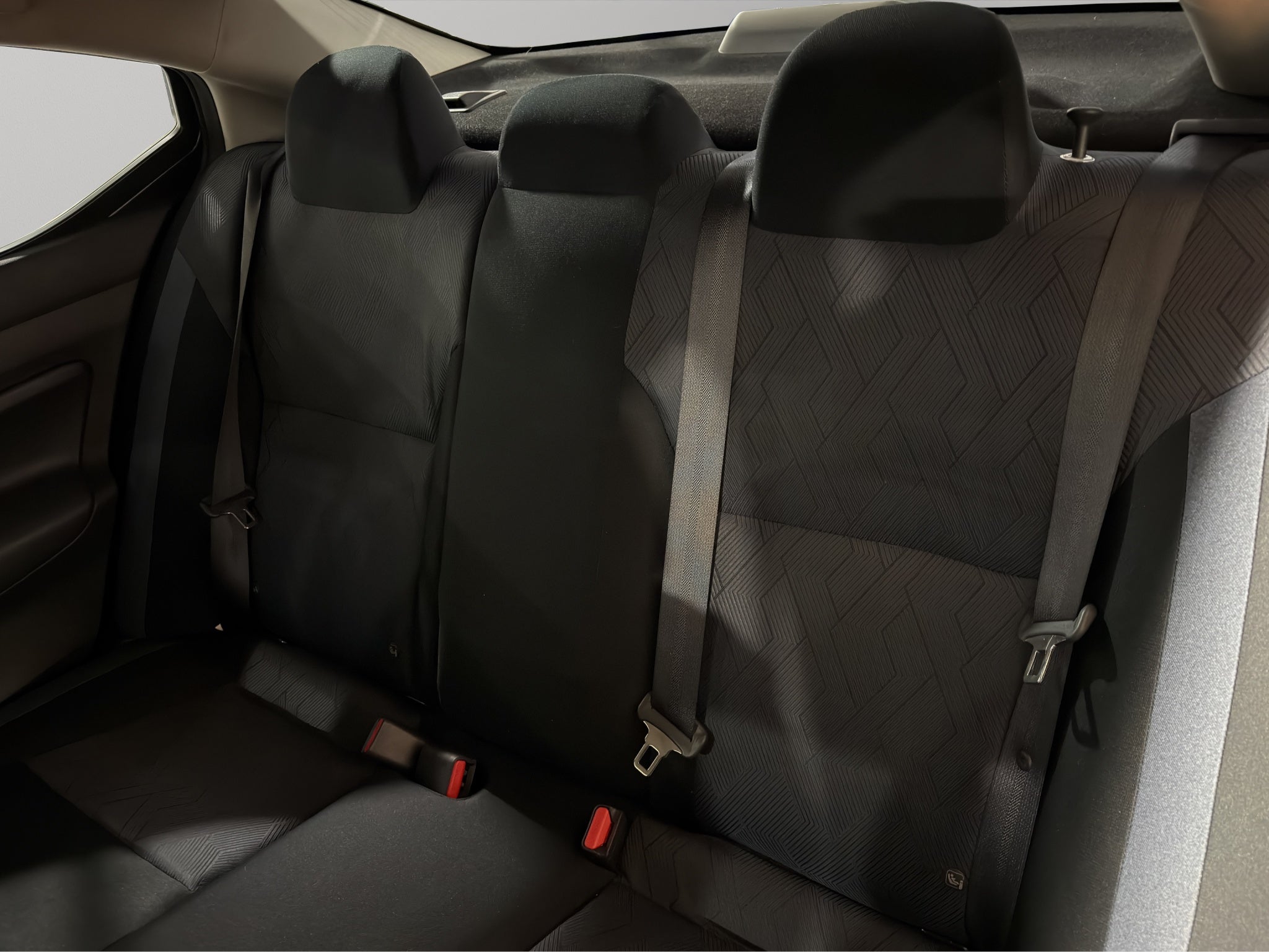 2025 Nissan Versa 4 pts. Advance, TM5, a/ac., f. niebla, RA-16