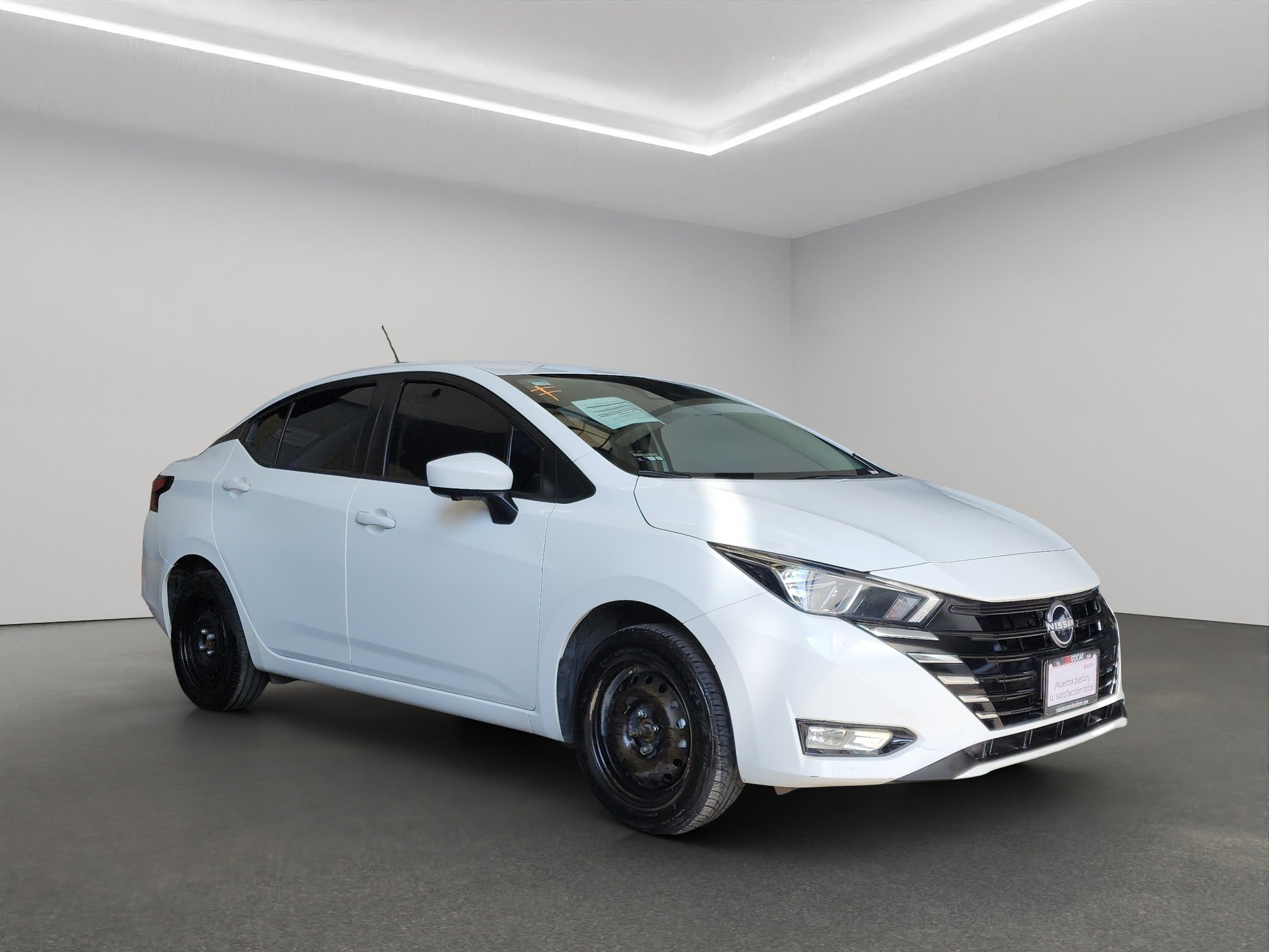 2025 Nissan Versa 4 pts. Advance, TM5, a/ac., f. niebla, RA-16